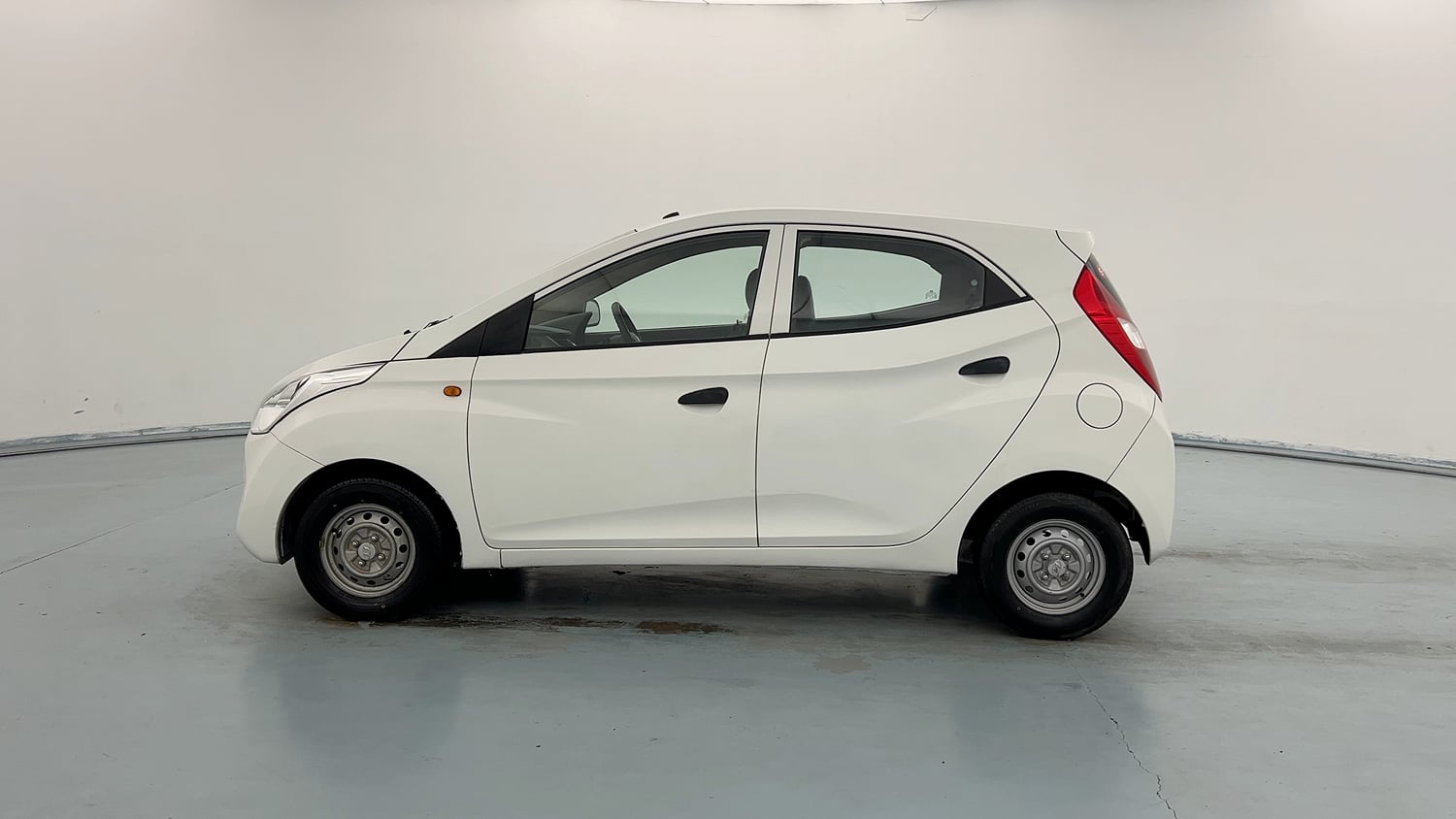 Used 2018 Hyundai Eon Era + AirBag Petrol Manual exterior LEFT SIDE VIEW