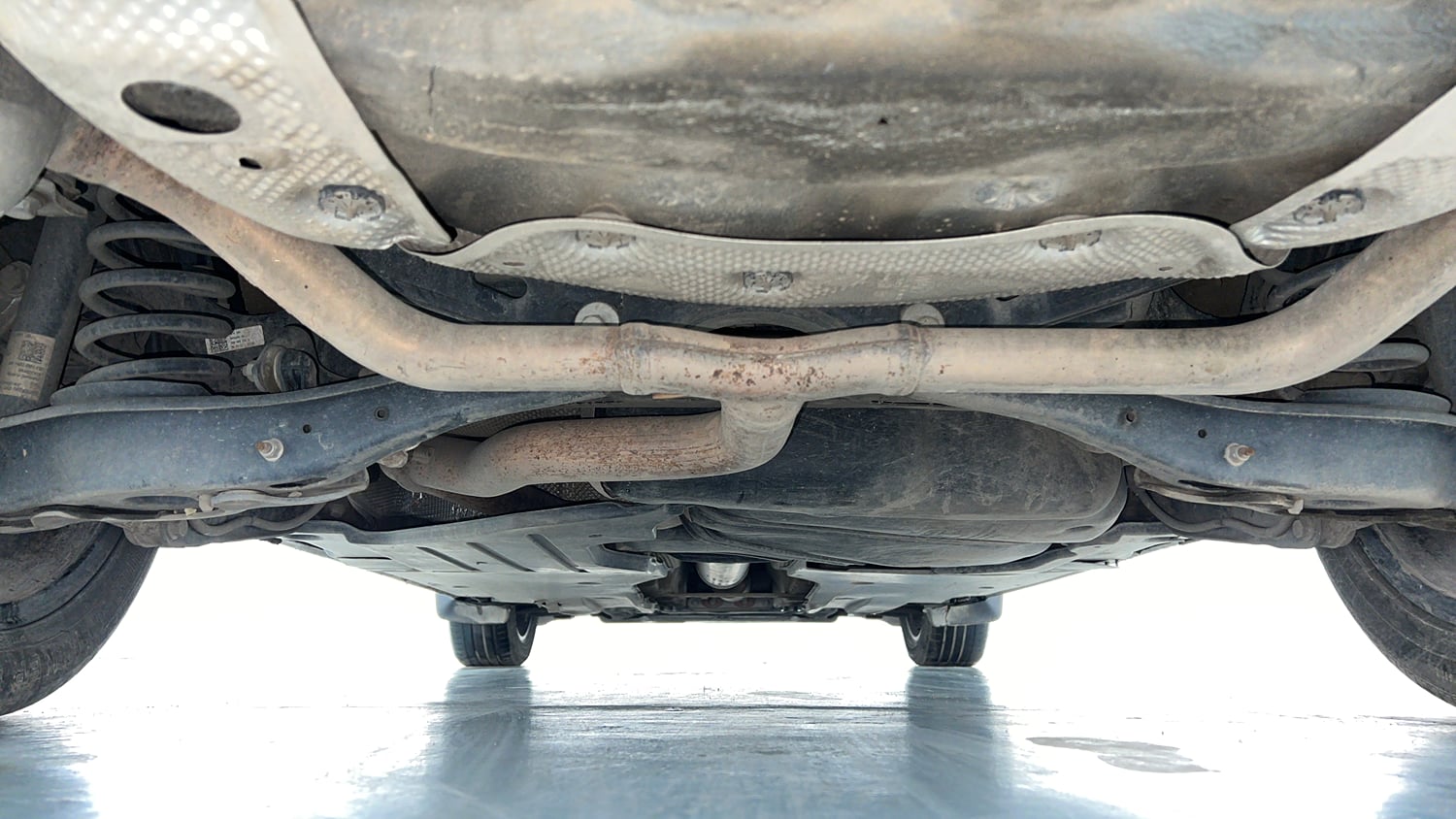 Used 2021 Skoda Superb L&K AT Petrol Automatic extra REAR UNDERBODY VIEW (TAKEN FROM REAR)
