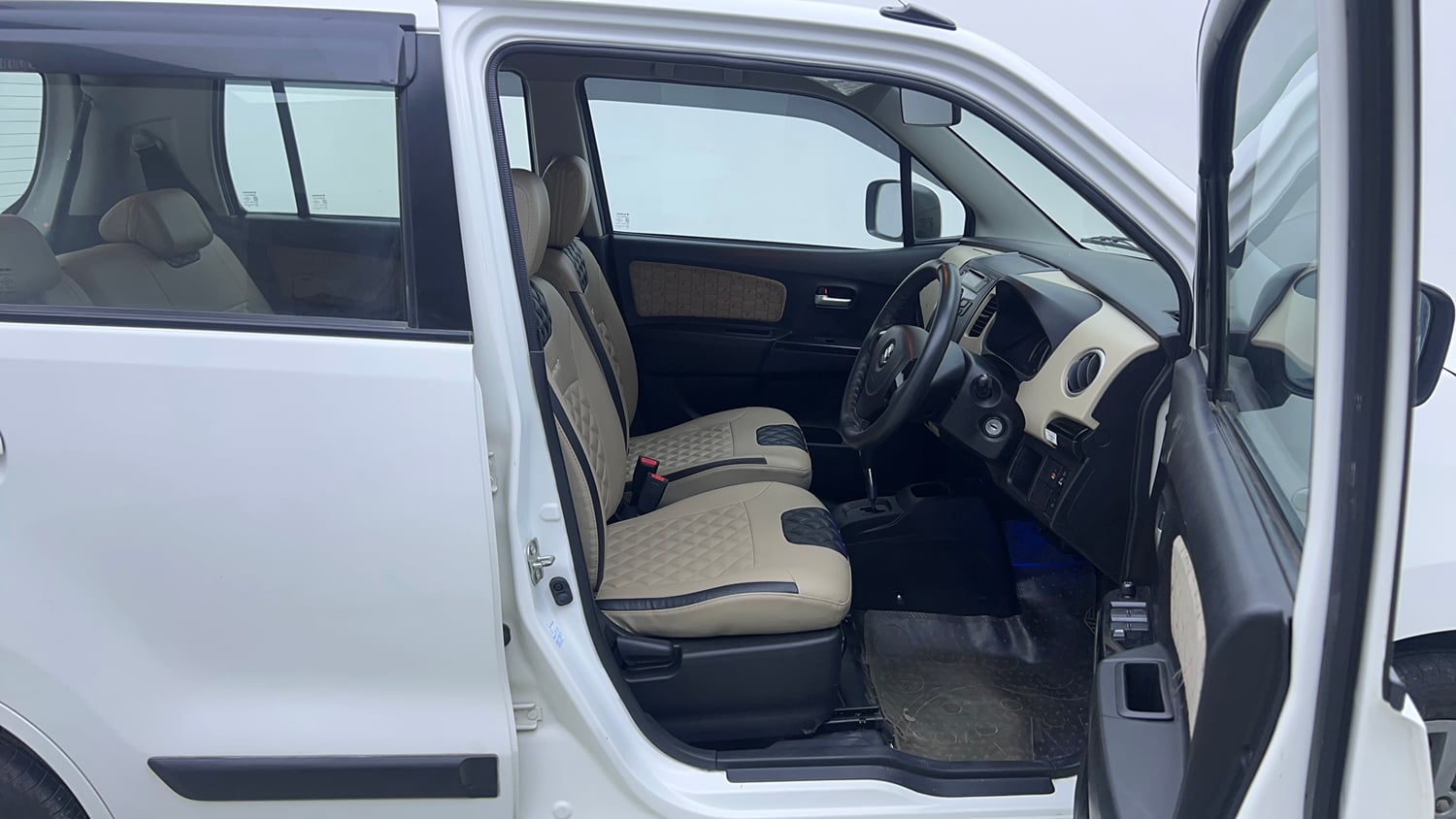Used 2018 Maruti Suzuki Wagon R VXI+ AMT Petrol Automatic interior RIGHT SIDE FRONT DOOR CABIN VIEW