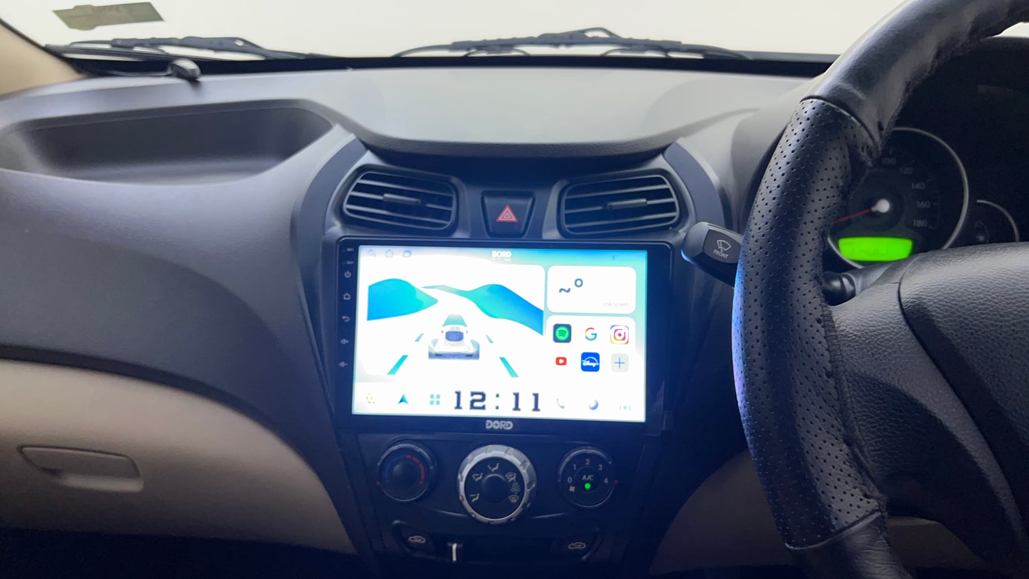 Used 2014 Hyundai Eon Magna + Petrol Manual top_features Integrated (in-dash) music system