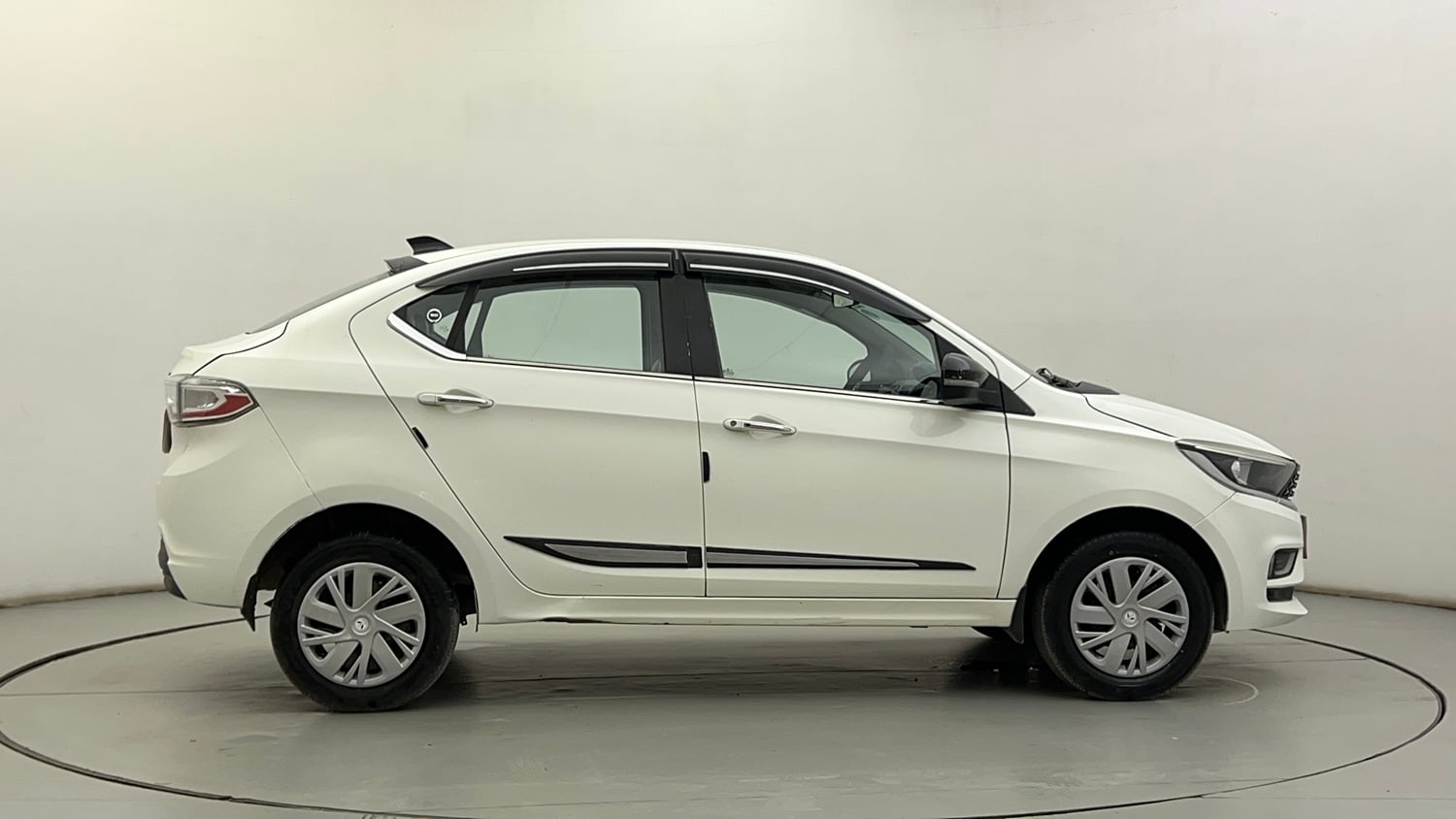 Used 2023 Tata Tigor XZ Plus CNG Cng Manual exterior RIGHT SIDE VIEW