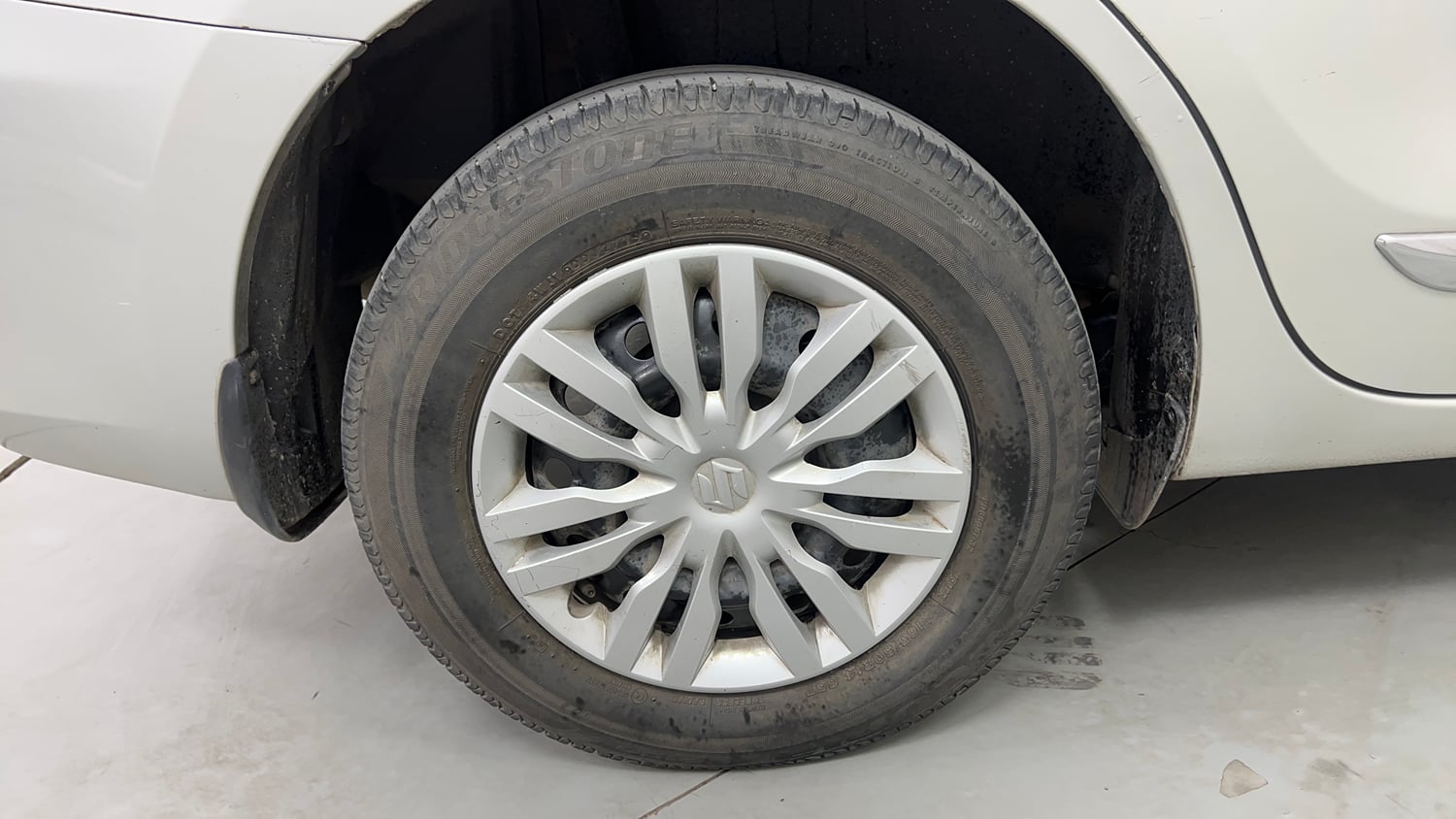 Used 2019 Maruti Suzuki Dzire VXi AMT Petrol Automatic tyres RIGHT REAR TYRE RIM VIEW