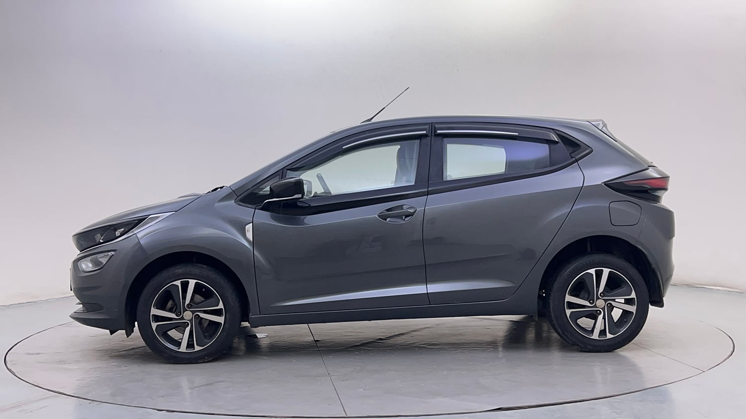 Used 2022 Tata Altroz XZ Plus Diesel Diesel Manual exterior LEFT SIDE VIEW