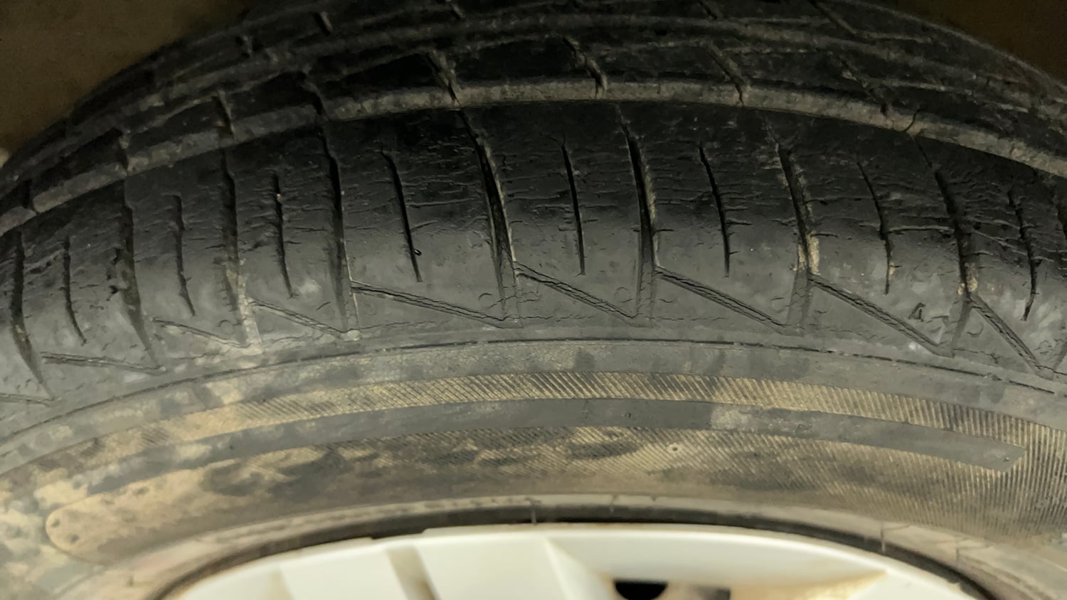 Used 2019 Maruti Suzuki Alto 800 LXi Petrol Manual tyres LEFT FRONT TYRE TREAD VIEW