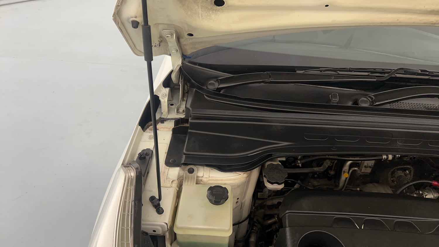 Used 2018 Hyundai Creta S 1.4 CRDi Diesel Manual engine ENGINE RIGHT SIDE HINGE & APRON VIEW