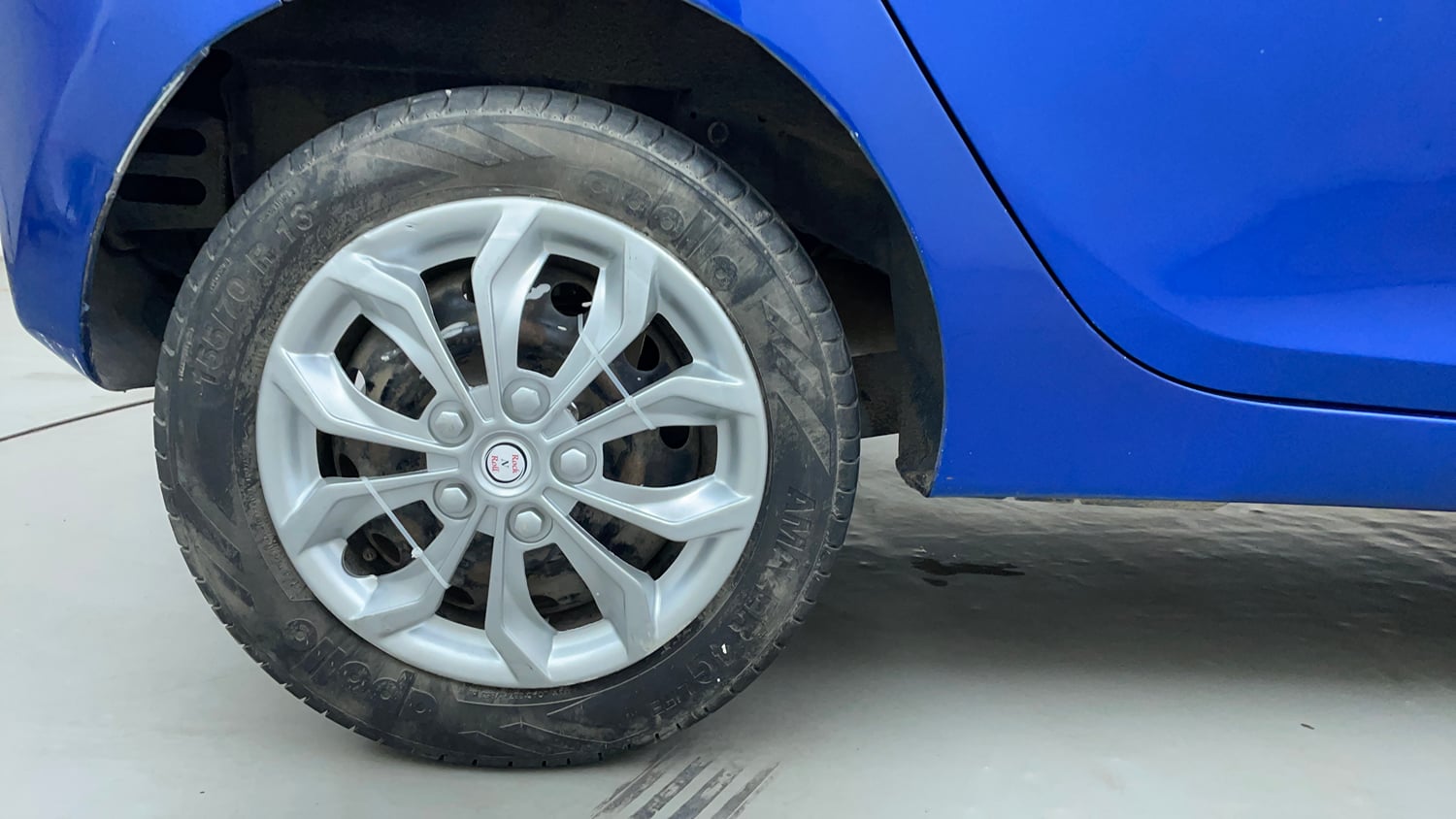 Used 2012 Hyundai Eon Magna + Petrol Manual tyres RIGHT REAR TYRE RIM VIEW
