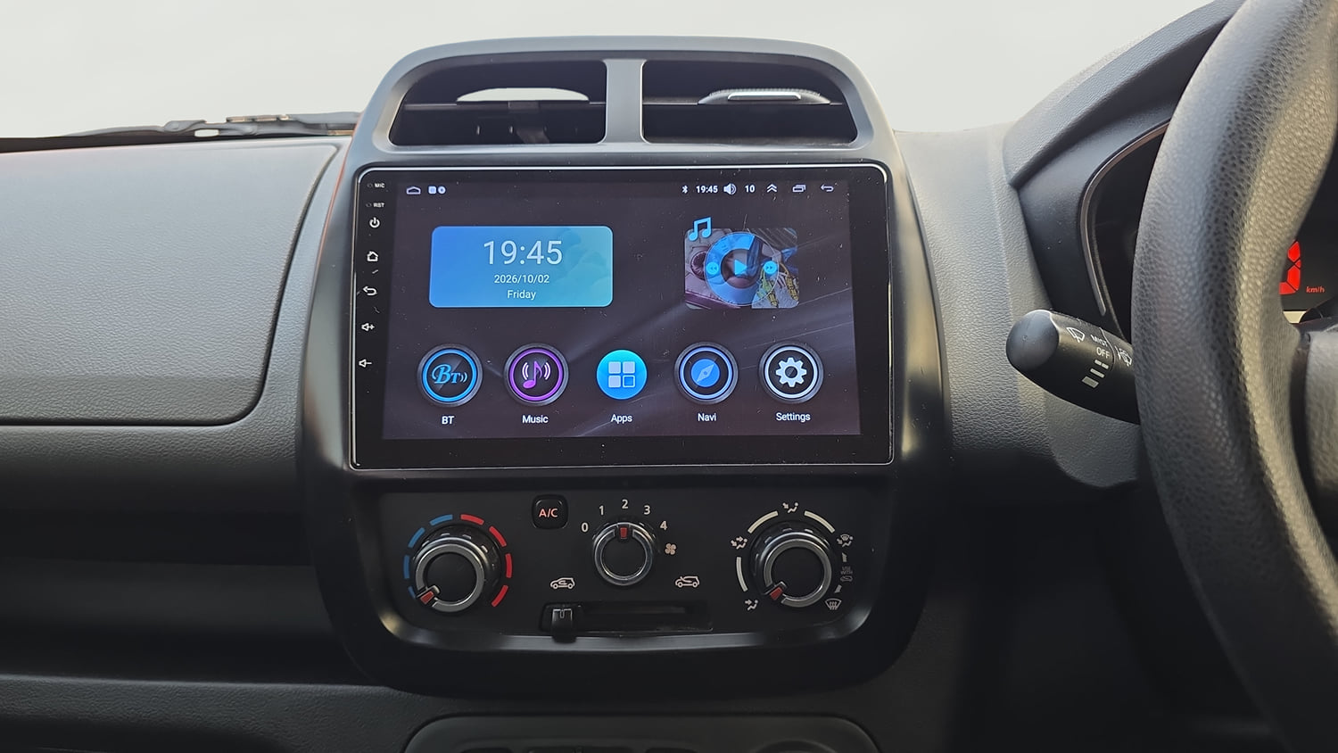Used 2017 Renault Kwid 1.0 RXT Opt Petrol Manual interior MUSIC SYSTEM & AC CONTROL VIEW