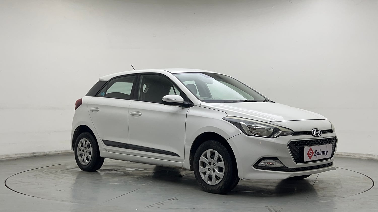 Used 2016 Hyundai Elite i20 Sportz 1.2 Petrol Manual exterior RIGHT FRONT CORNER VIEW