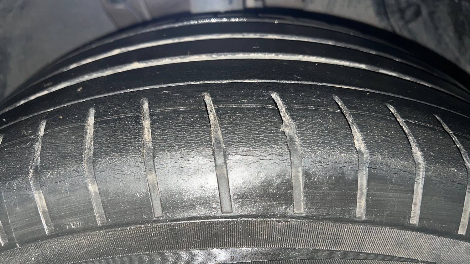 Used 2021 Skoda Superb L&K AT Petrol Automatic tyres RIGHT FRONT TYRE TREAD VIEW