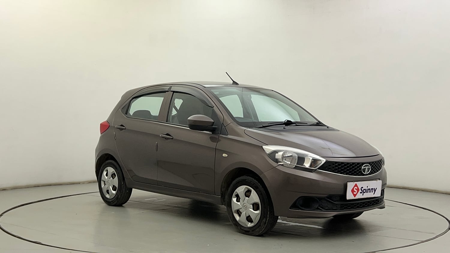 Used 2018 Tata Tiago Revotorq XT Diesel Manual exterior RIGHT FRONT CORNER VIEW