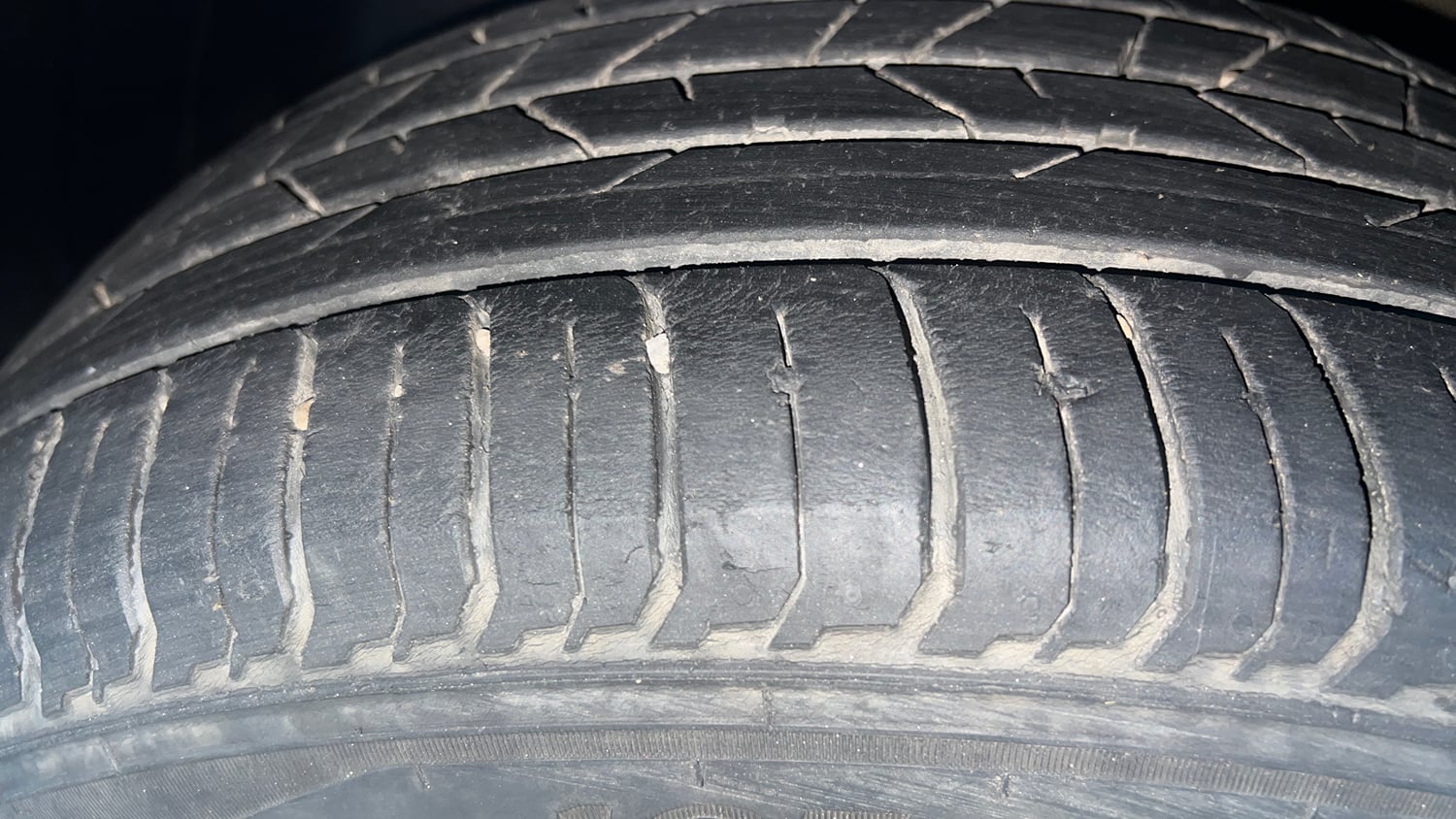 Used 2023 Hyundai New i20 Sportz 1.2 MT Petrol Manual tyres LEFT FRONT TYRE TREAD VIEW