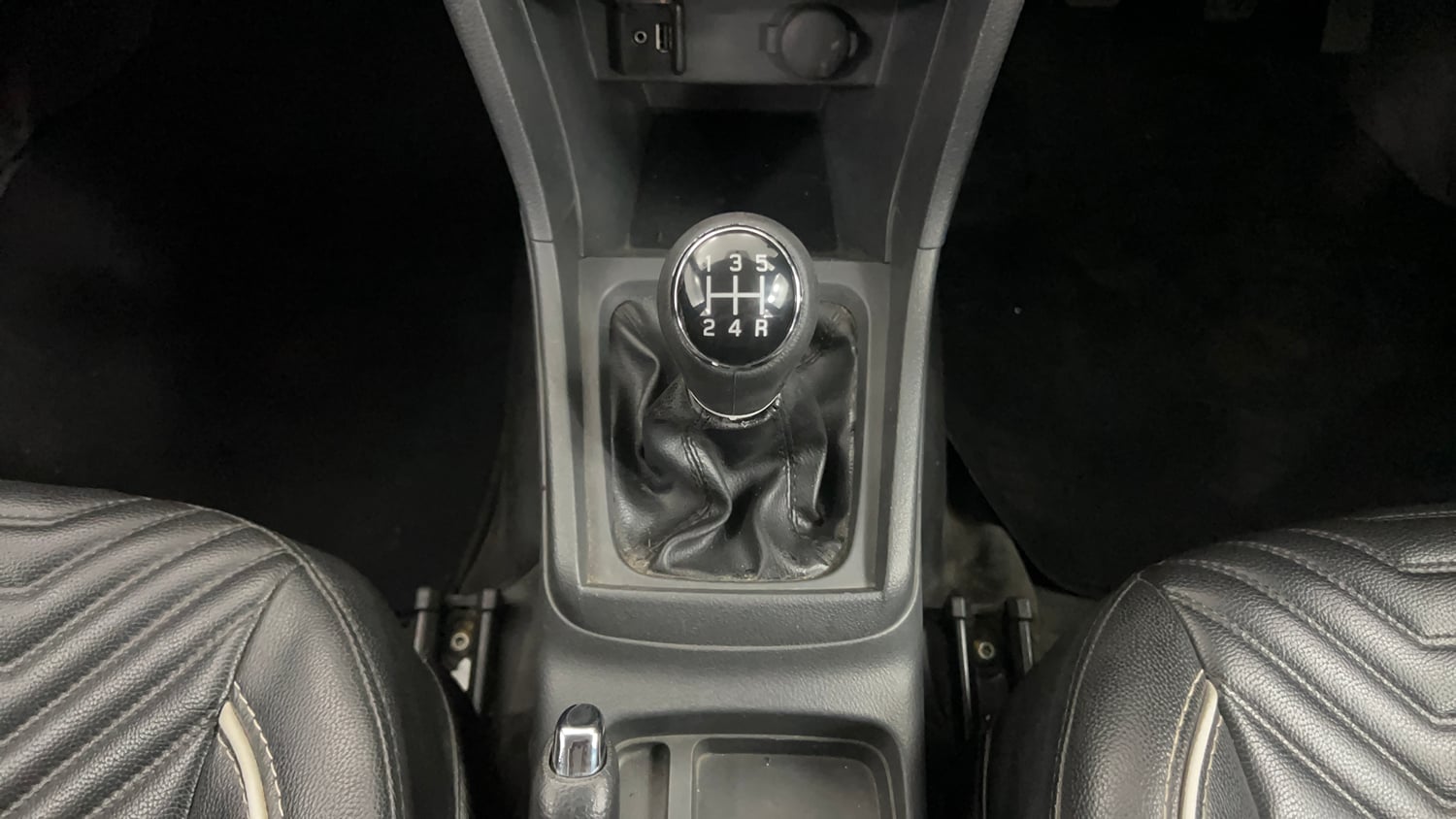 Used 2017 Maruti Suzuki Vitara Brezza VDi (O) Diesel Manual interior GEAR  KNOB VIEW