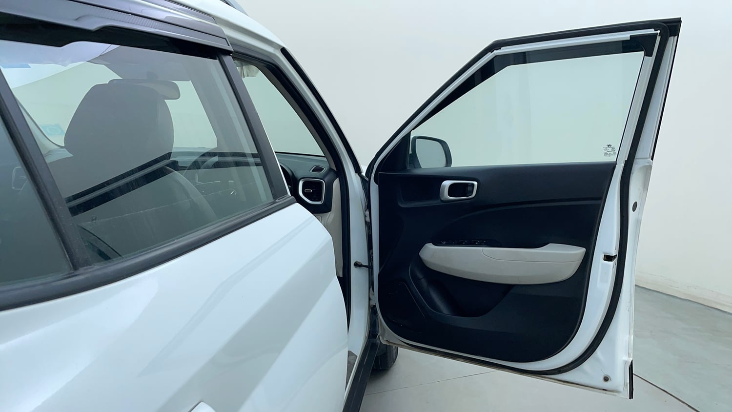 Used 2024 Hyundai Venue S (O) Plus 1.2 Petrol Petrol Manual interior RIGHT FRONT DOOR OPEN VIEW