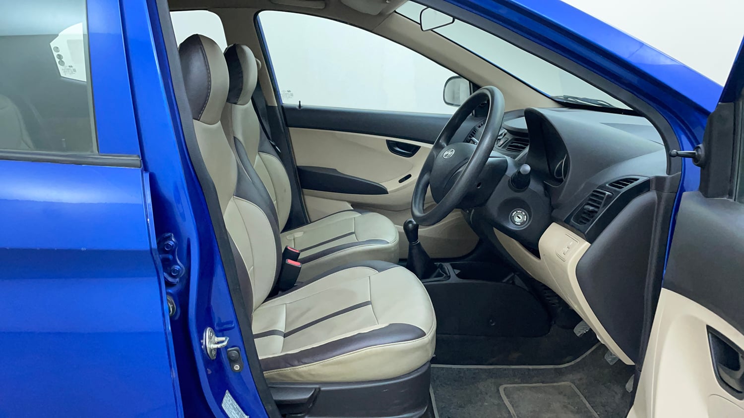 Used 2012 Hyundai Eon Magna + Petrol Manual interior RIGHT SIDE FRONT DOOR CABIN VIEW