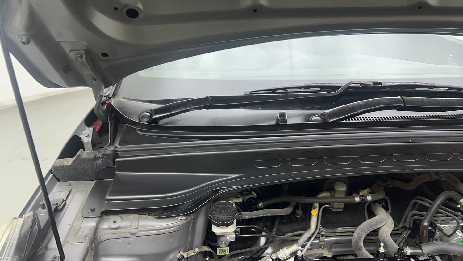 Used 2018 Hyundai Creta SX 1.6 Petrol Petrol Manual engine ENGINE RIGHT SIDE HINGE & APRON VIEW