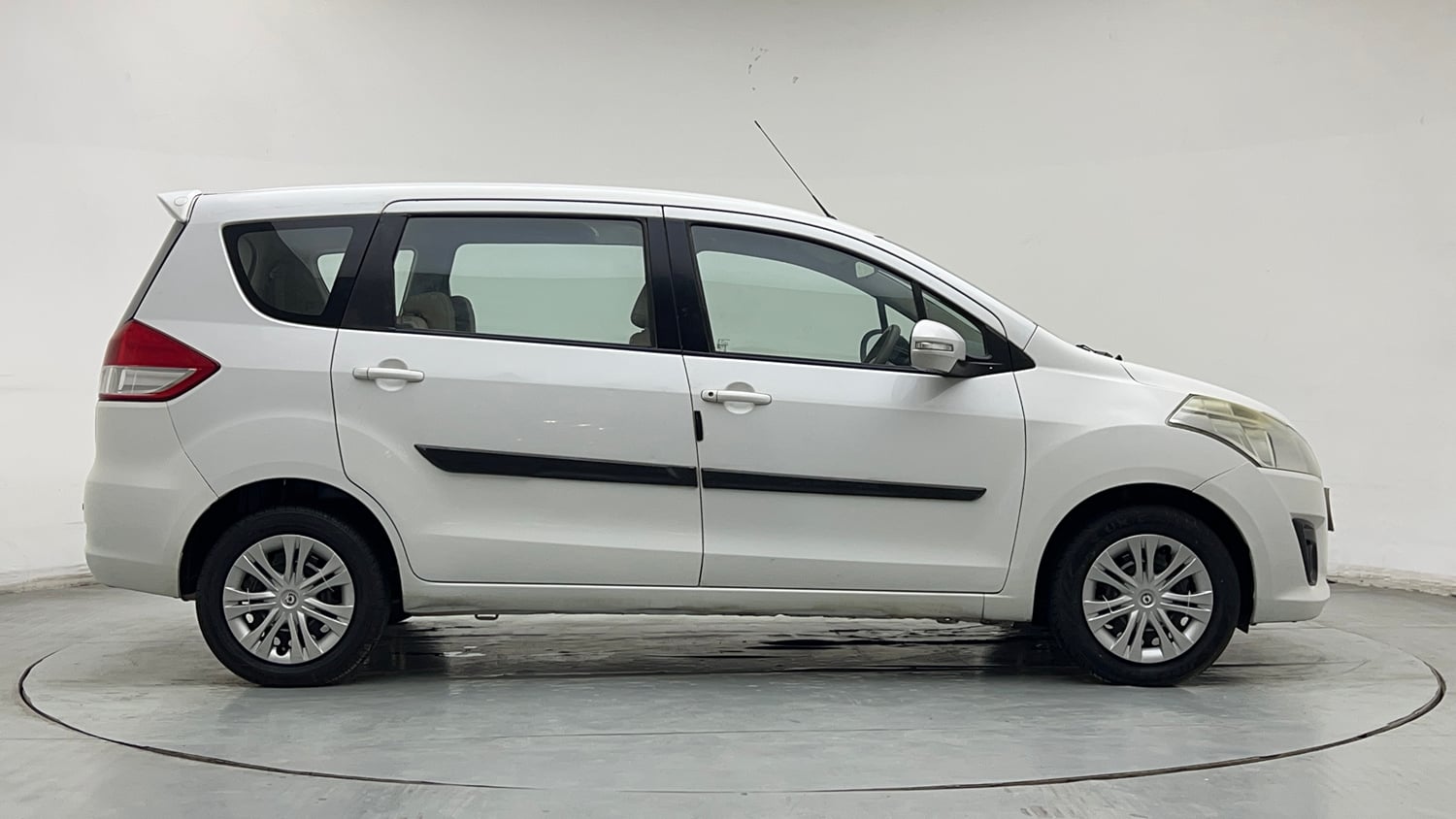 Used 2013 Maruti Suzuki Ertiga Vxi Petrol Manual exterior RIGHT SIDE VIEW