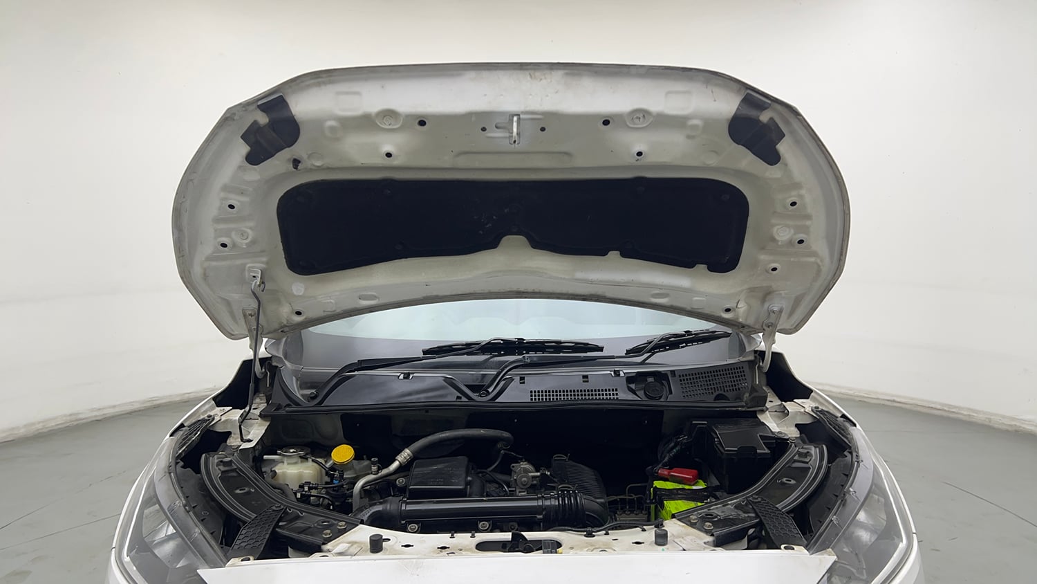 Used 2021 Nissan Magnite XE Petrol Manual engine ENGINE & BONNET OPEN FRONT VIEW