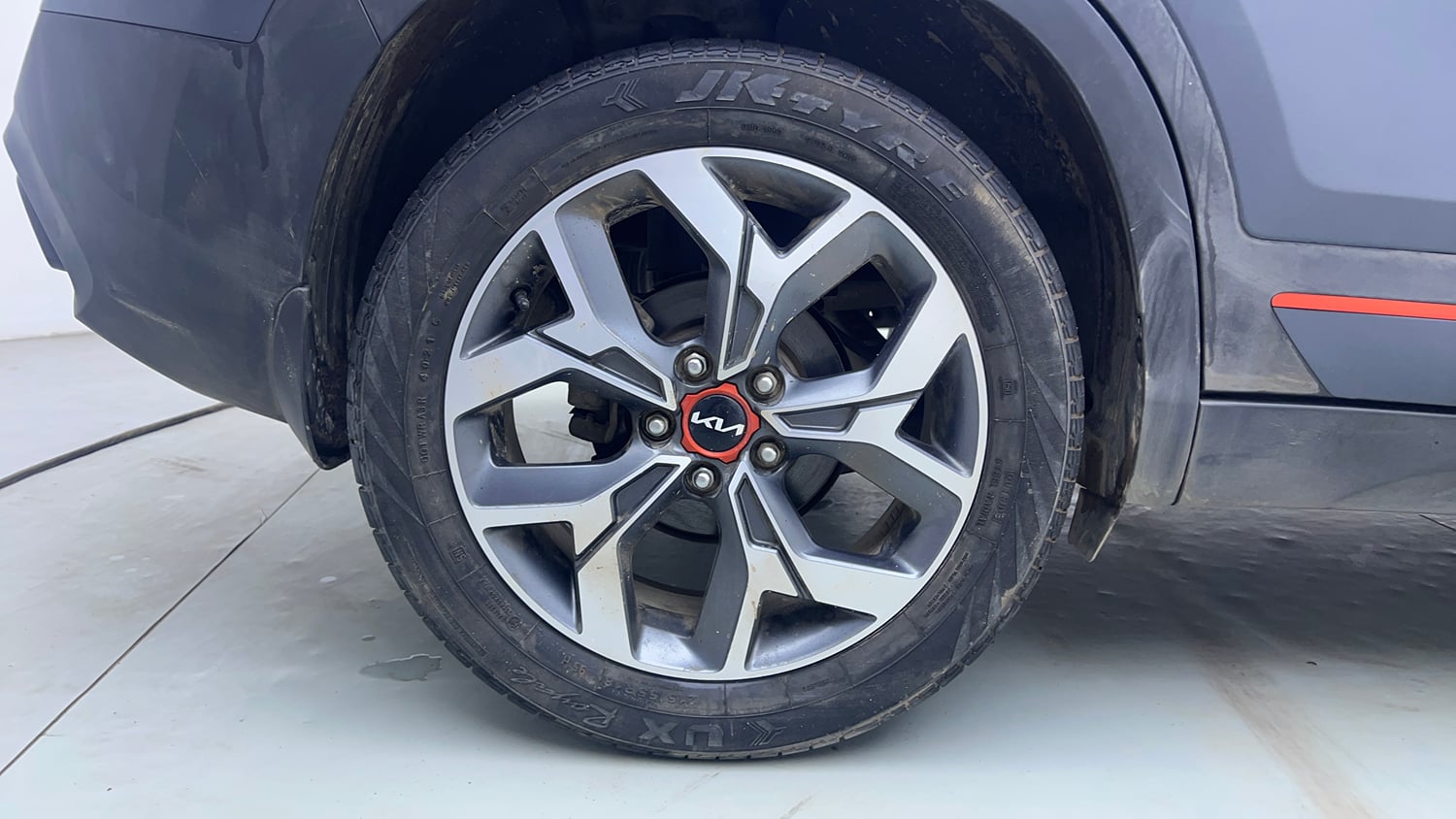 Used 2022 Kia Seltos X Line 1.5 Diesel AT Diesel Automatic tyres RIGHT REAR TYRE RIM VIEW