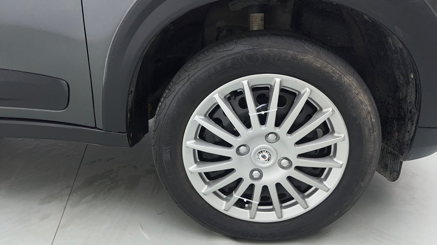 Used 2024 Tata Nexon Smart (O) 1.2 Petrol 5MT Petrol Manual tyres RIGHT FRONT TYRE RIM VIEW