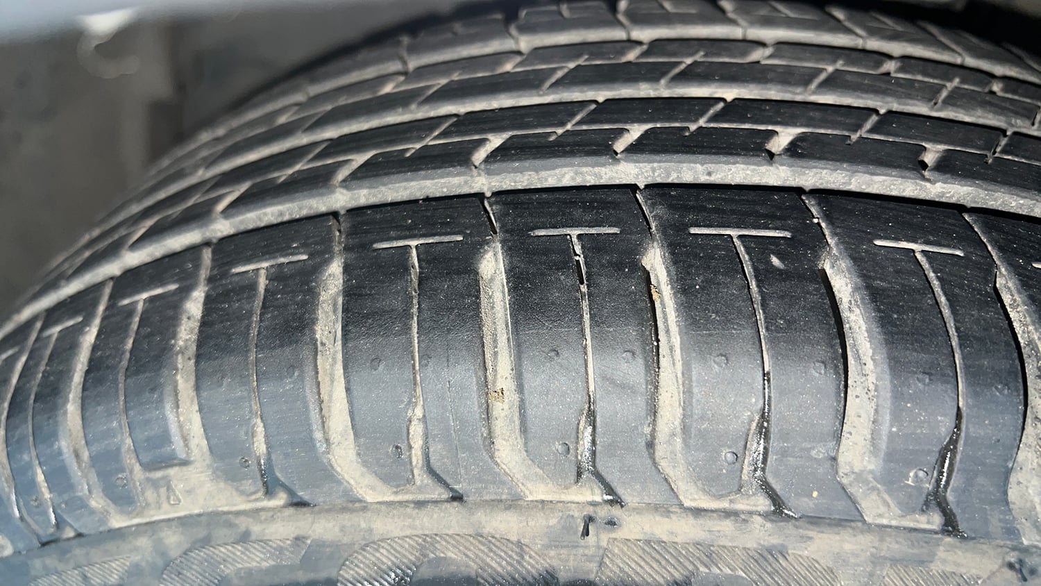 Used 2021 Honda City V Petrol Petrol Manual tyres LEFT FRONT TYRE TREAD VIEW