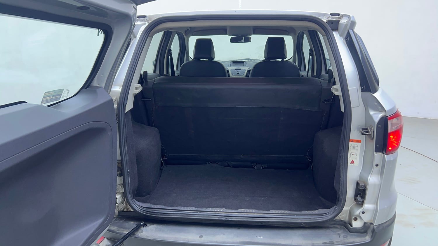 Used 2015 Ford EcoSport Ambiente 1.5 Ti-VCT Petrol Manual interior DICKY INSIDE VIEW