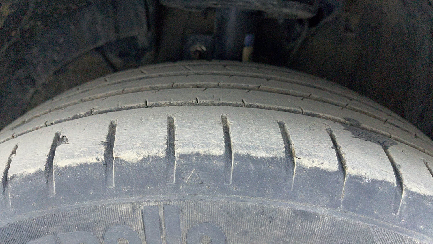 Used 2021 Maruti Suzuki Baleno Zeta Petrol Manual tyres LEFT FRONT TYRE TREAD VIEW