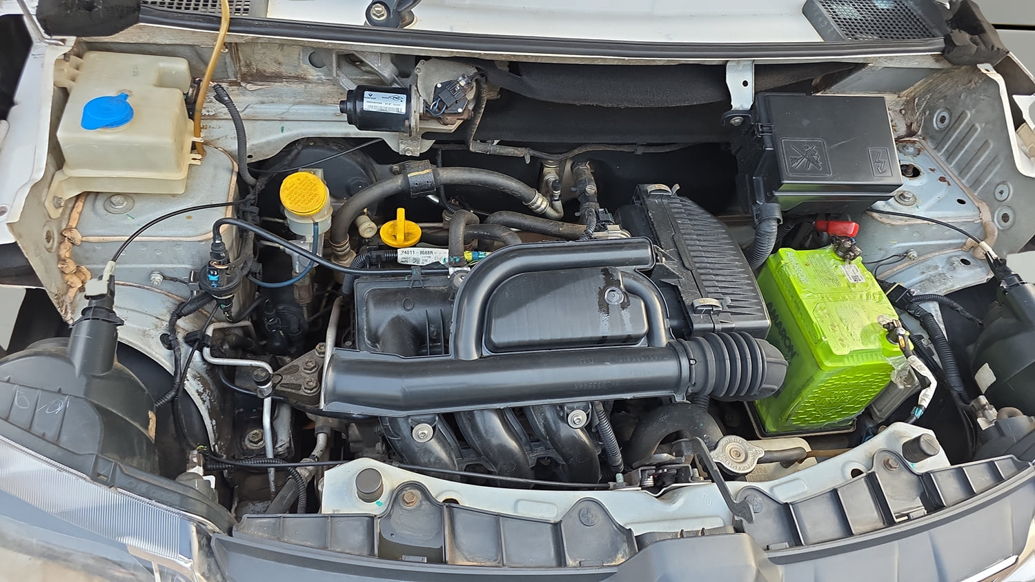 Used 2017 Renault Kwid 1.0 RXT Opt Petrol Manual engine ENGINE RIGHT SIDE VIEW