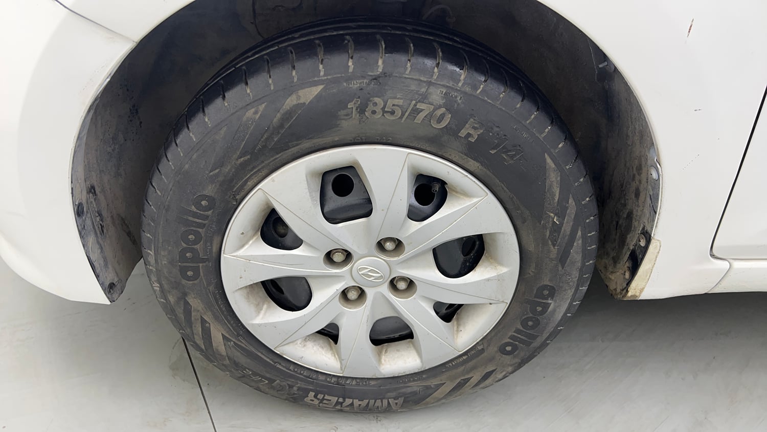 Used 2016 Hyundai Elite i20 Sportz 1.2 Petrol Manual tyres LEFT FRONT TYRE RIM VIEW