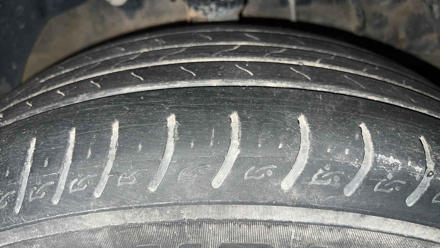 Used 2023 Mahindra XUV400 EL 5S Electric Automatic tyres RIGHT FRONT TYRE TREAD VIEW