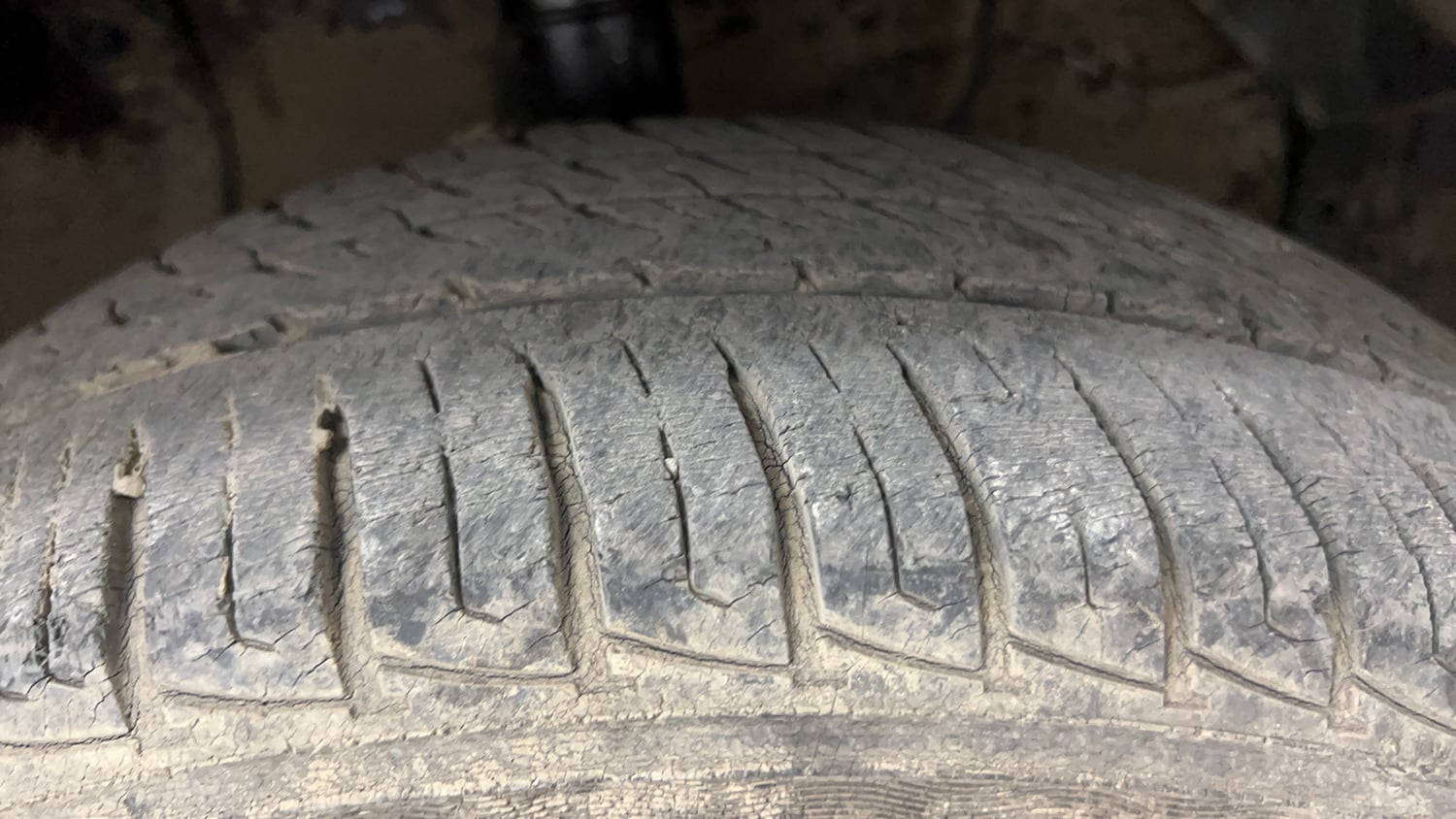 Used 2017 Maruti Suzuki Vitara Brezza VDi (O) Diesel Manual tyres RIGHT FRONT TYRE TREAD VIEW