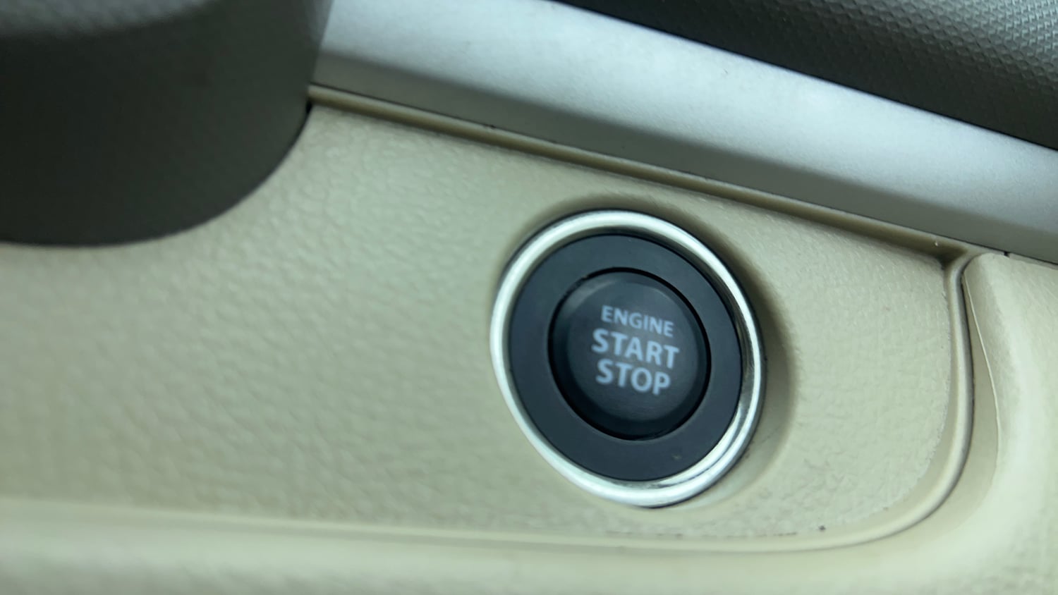 Used 2018 Maruti Suzuki Ertiga ZXI+ Petrol Manual top_features Keyless start