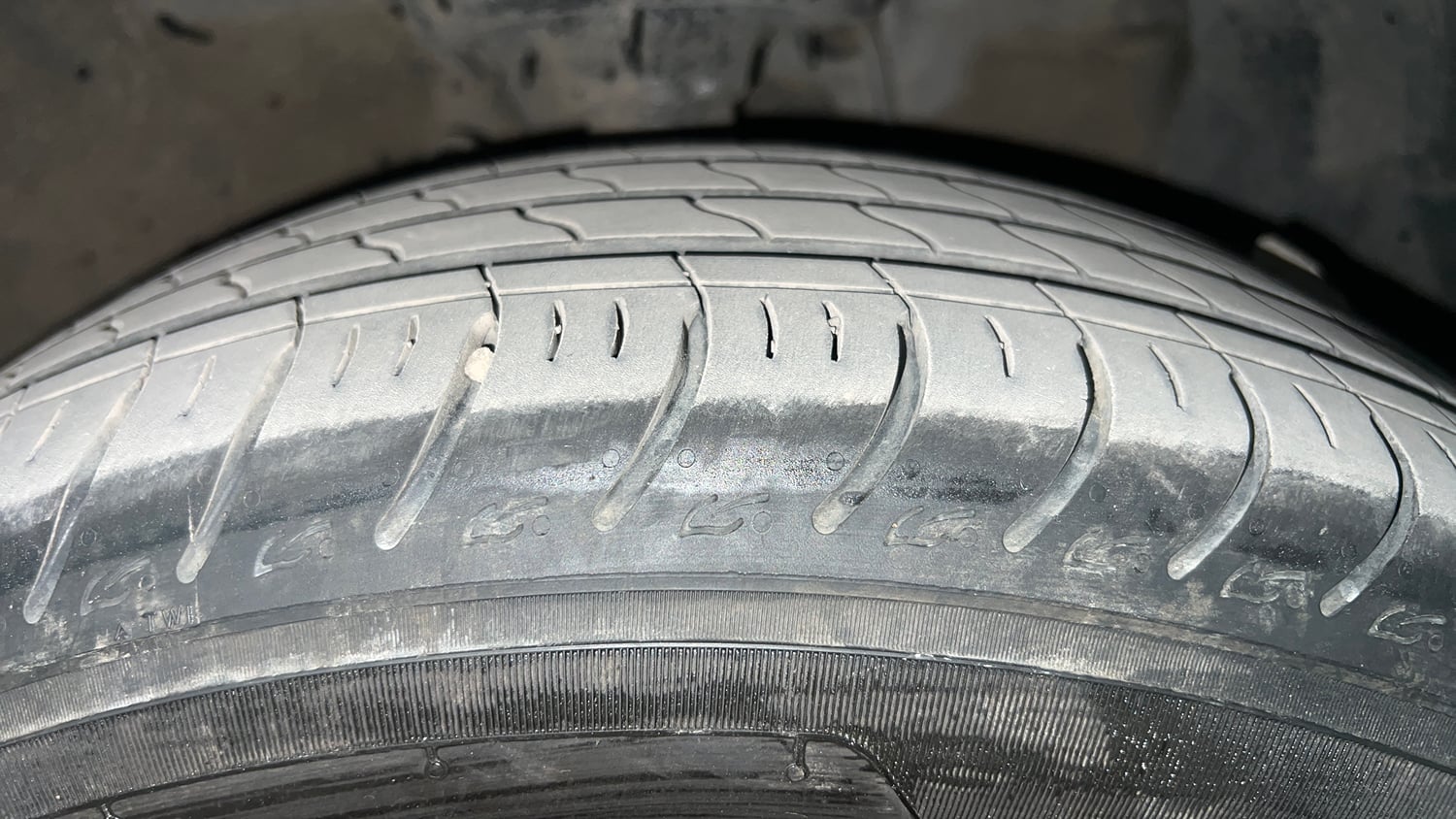 Used 2018 Hyundai Elite i20 Asta 1.2 Petrol Manual tyres RIGHT FRONT TYRE TREAD VIEW