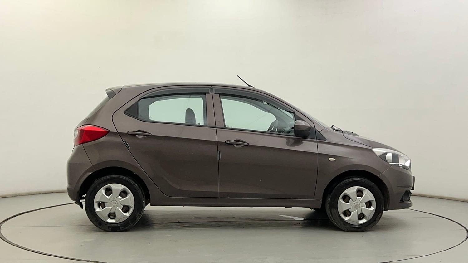 Used 2018 Tata Tiago Revotorq XT Diesel Manual exterior RIGHT SIDE VIEW