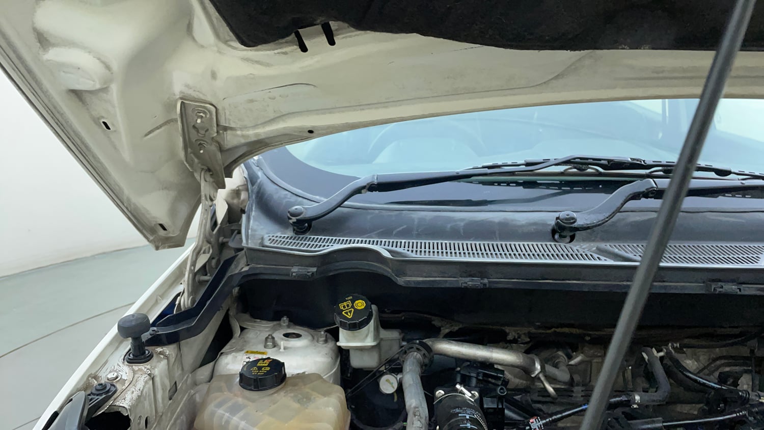 Used 2016 Ford EcoSport Titanium 1.5L TDCi Diesel Manual engine ENGINE RIGHT SIDE HINGE & APRON VIEW