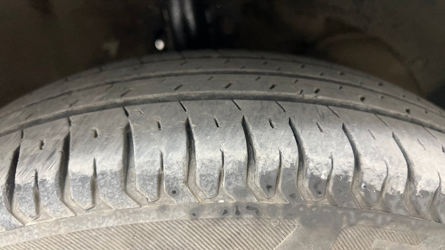 Used 2019 Maruti Suzuki Dzire VXi AMT Petrol Automatic tyres RIGHT FRONT TYRE TREAD VIEW