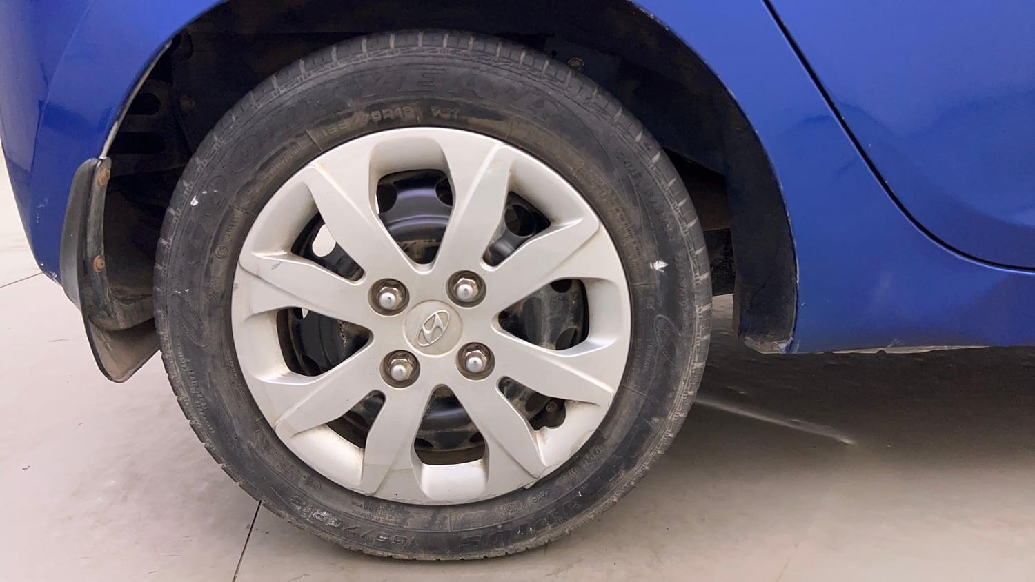 Used 2014 Hyundai Eon Magna + Petrol Manual tyres RIGHT REAR TYRE RIM VIEW
