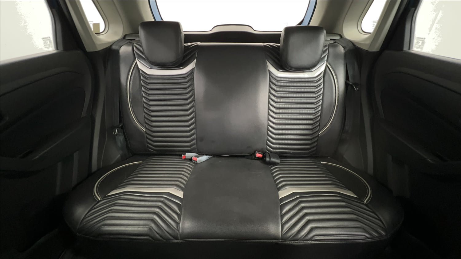 Used 2017 Maruti Suzuki Vitara Brezza VDi (O) Diesel Manual interior REAR SEAT CONDITION VIEW