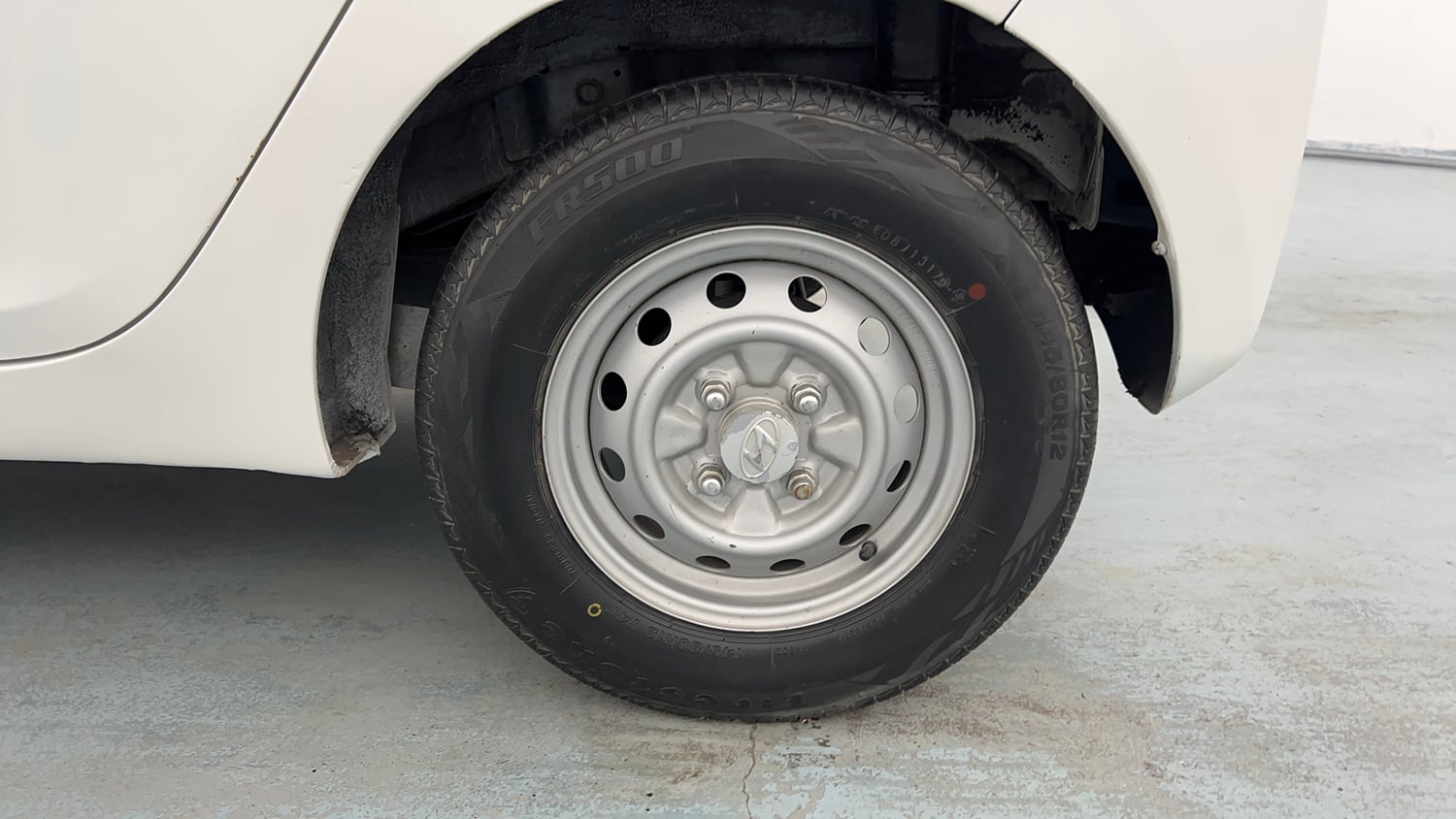 Used 2018 Hyundai Eon Era + AirBag Petrol Manual tyres LEFT REAR TYRE RIM VIEW