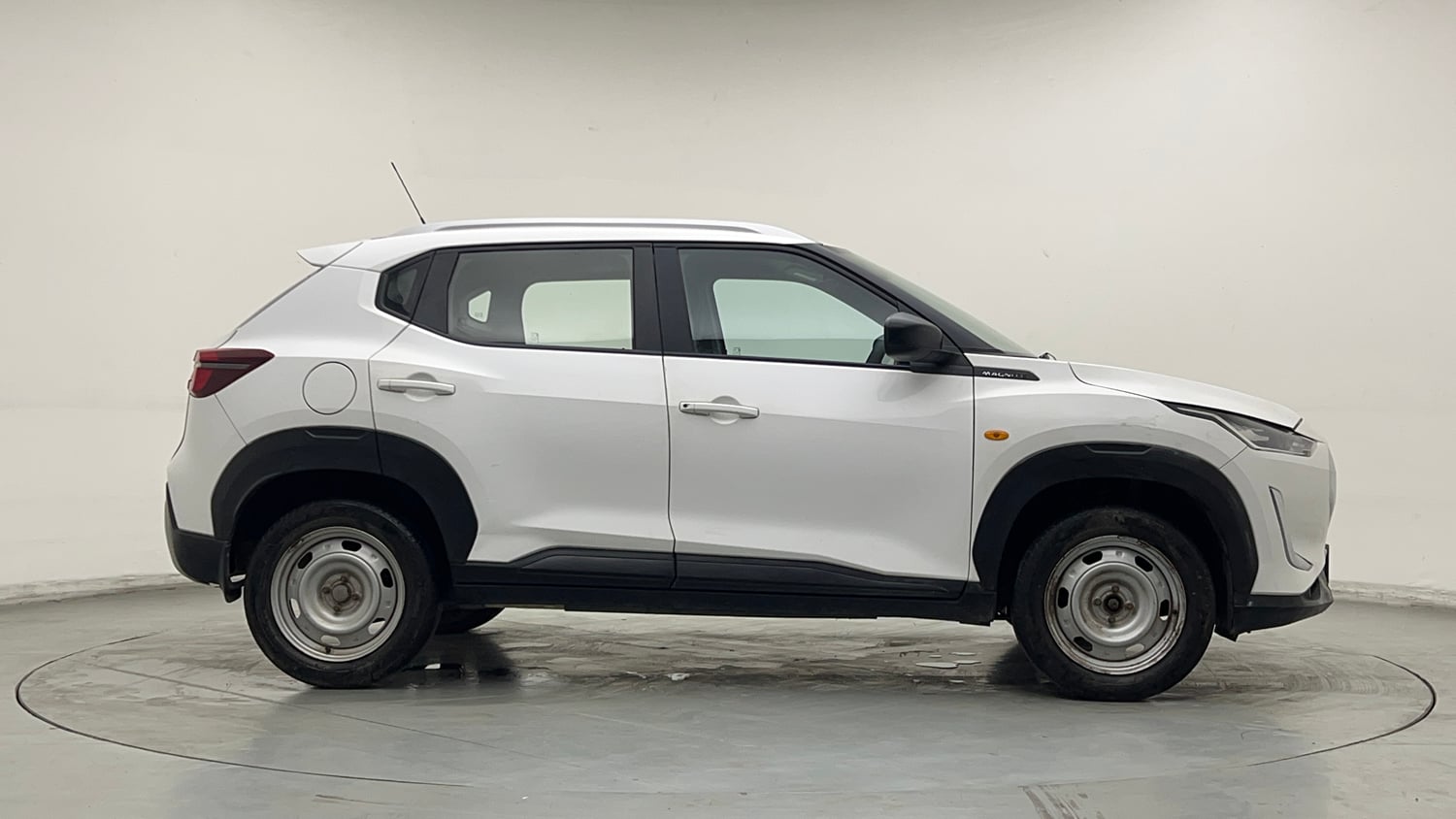 Used 2021 Nissan Magnite XE Petrol Manual exterior RIGHT SIDE VIEW