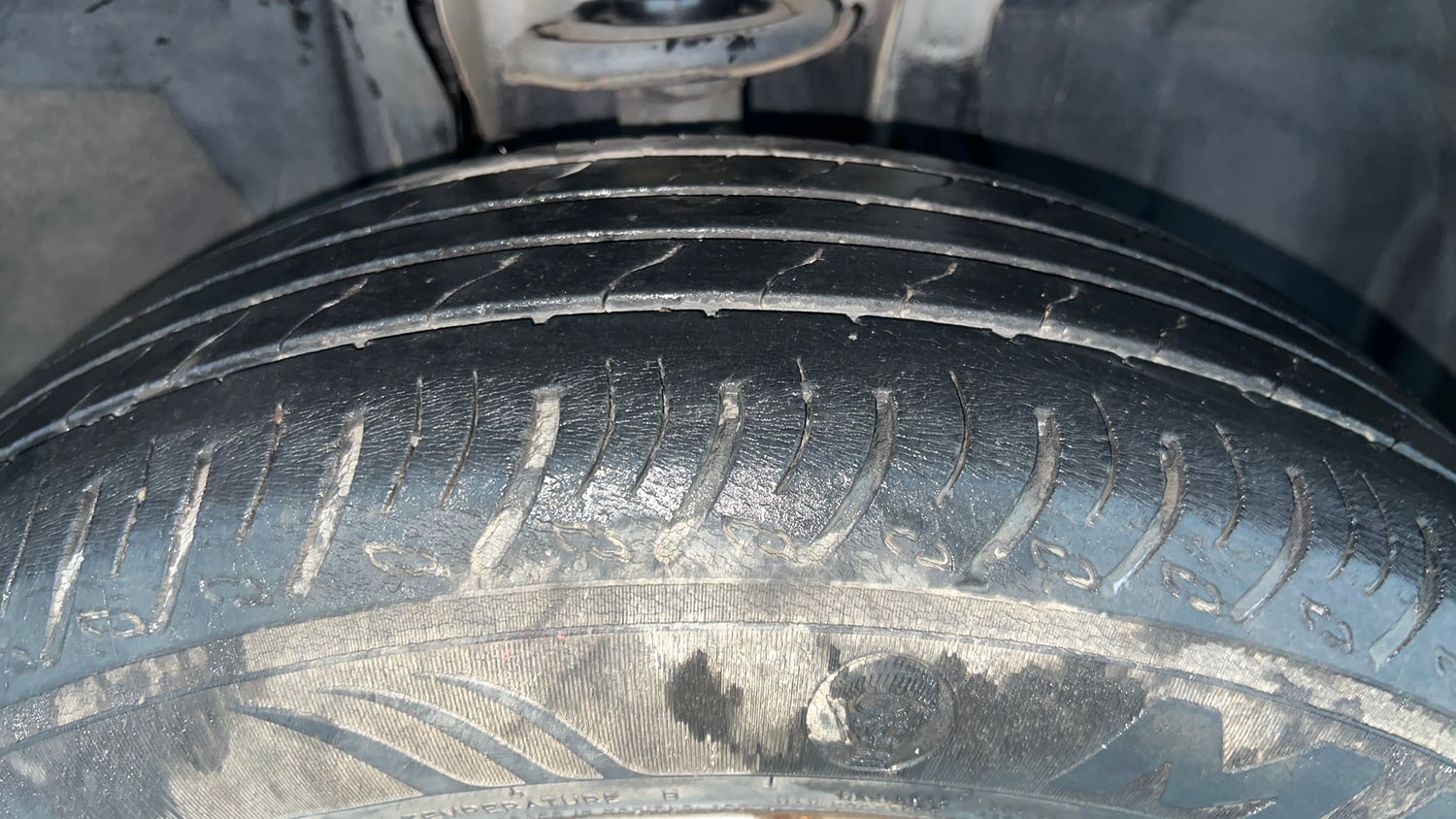 Used 2021 Nissan Magnite XE Petrol Manual tyres RIGHT FRONT TYRE TREAD VIEW