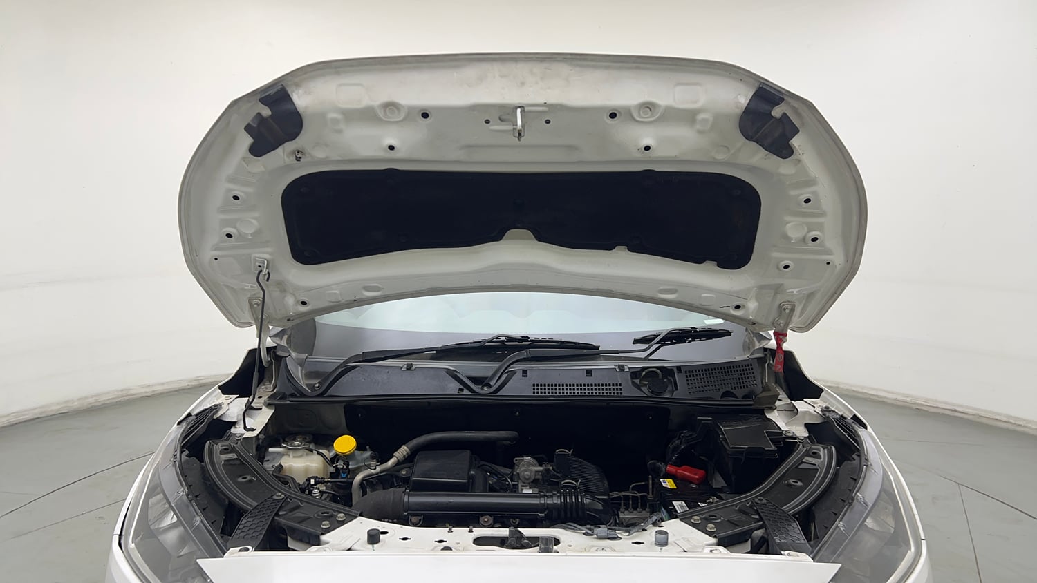 Used 2021 Nissan Magnite XL Petrol Manual engine ENGINE & BONNET OPEN FRONT VIEW
