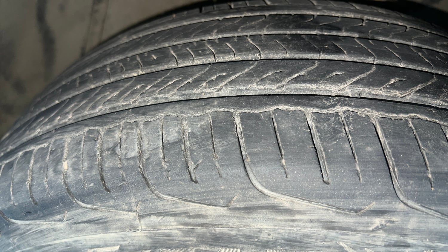 Used 2024 Tata Nexon Smart (O) 1.2 Petrol 5MT Petrol Manual tyres LEFT FRONT TYRE TREAD VIEW