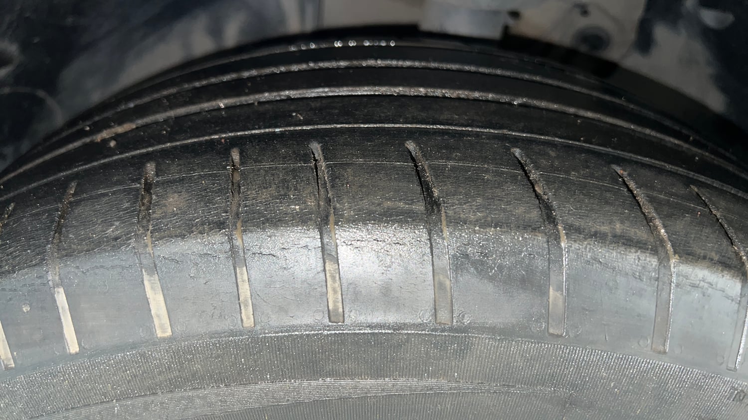 Used 2021 Skoda Superb L&K AT Petrol Automatic tyres LEFT FRONT TYRE TREAD VIEW