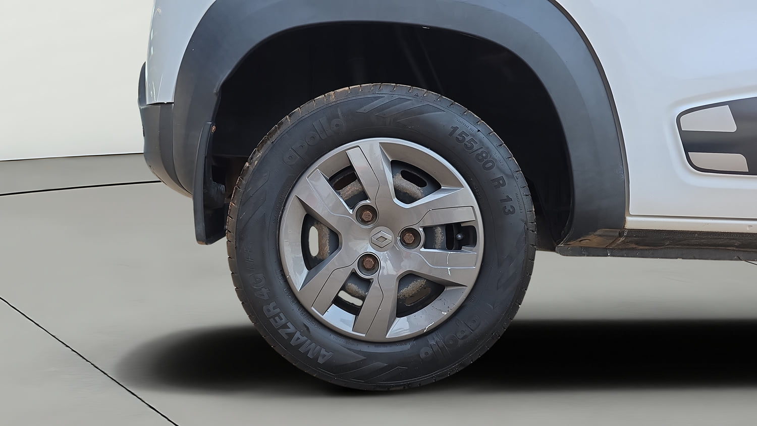 Used 2017 Renault Kwid 1.0 RXT Opt Petrol Manual tyres RIGHT REAR TYRE RIM VIEW