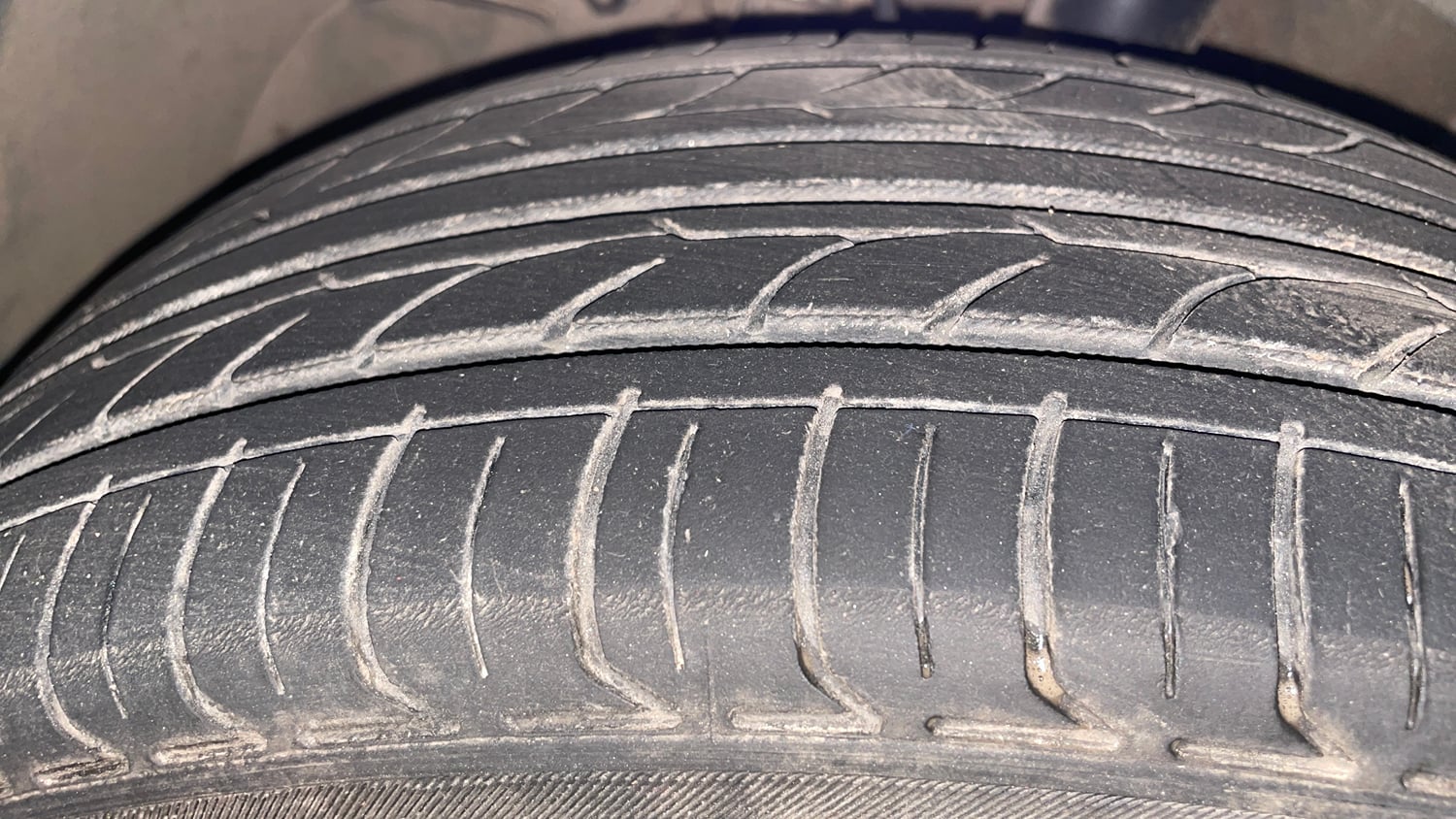 Used 2018 Tata Tiago Revotron XZA Petrol Automatic tyres LEFT FRONT TYRE TREAD VIEW