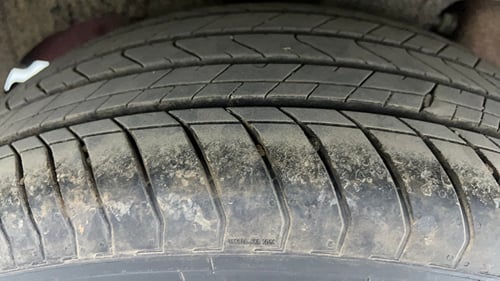 Used 2024 Mahindra XUV 3XO AX7L 1.2 Petrol AT Petrol Automatic tyres RIGHT REAR TYRE TREAD VIEW