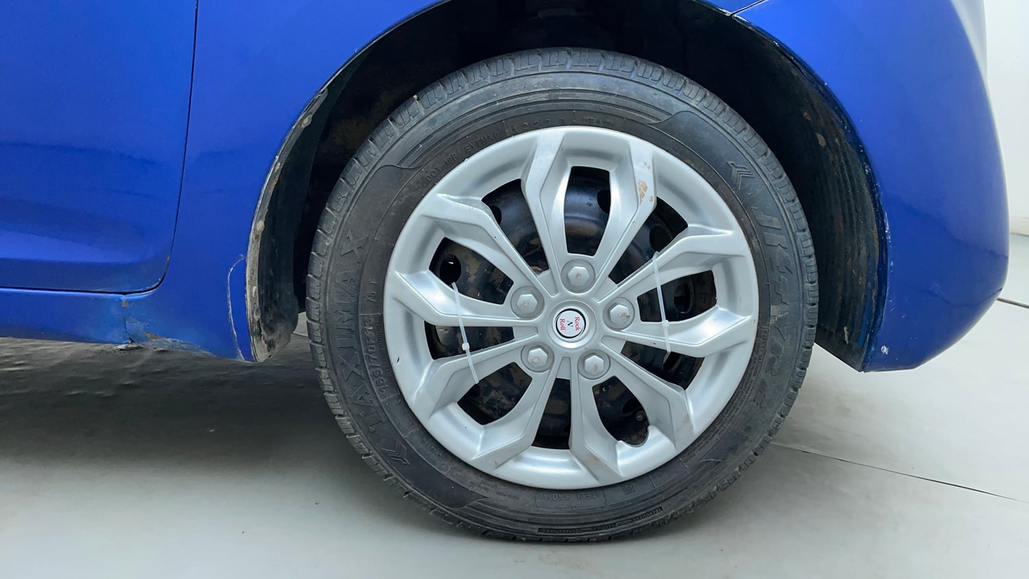 Used 2012 Hyundai Eon Magna + Petrol Manual tyres RIGHT FRONT TYRE RIM VIEW