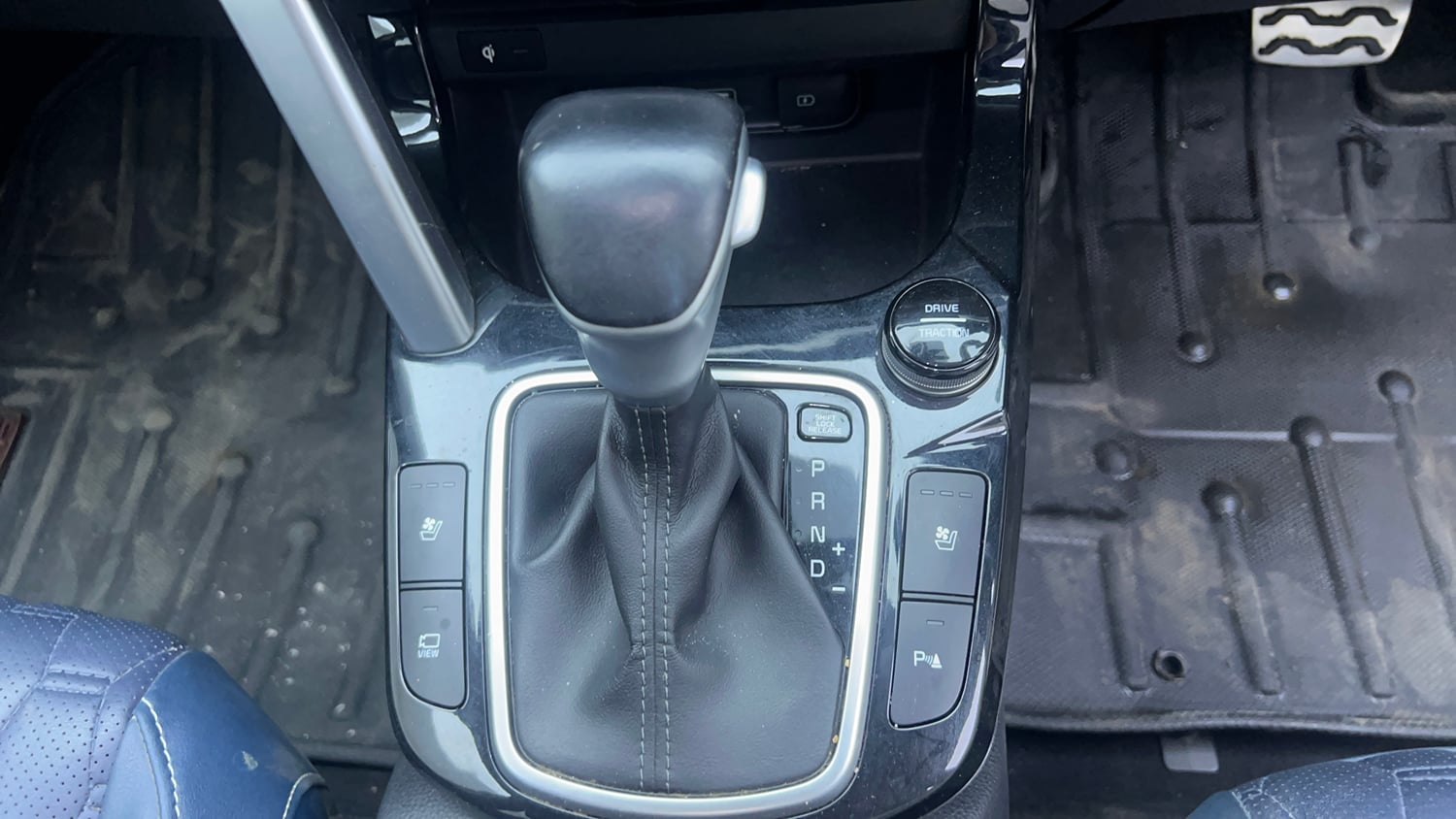 Used 2022 Kia Seltos X Line 1.5 Diesel AT Diesel Automatic interior GEAR  KNOB VIEW