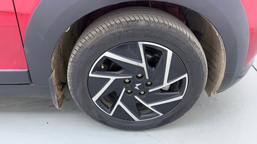 Used 2024 Mahindra XUV 3XO AX7L 1.2 Petrol AT Petrol Automatic tyres RIGHT FRONT TYRE RIM VIEW