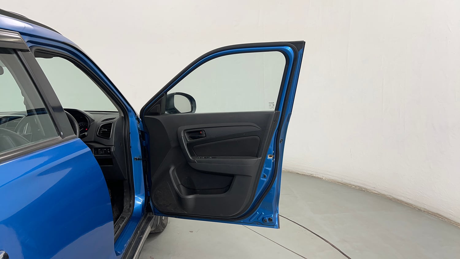 Used 2017 Maruti Suzuki Vitara Brezza VDi (O) Diesel Manual interior RIGHT FRONT DOOR OPEN VIEW